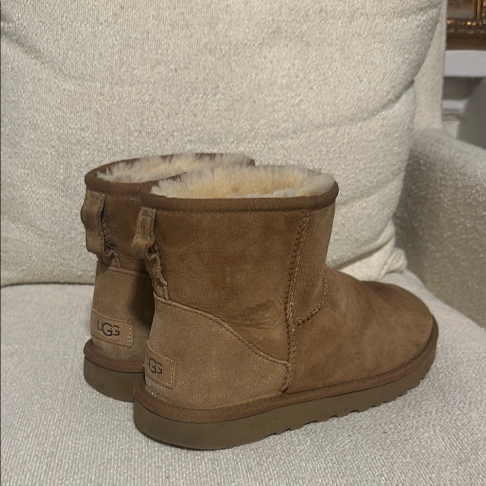 UGG minis